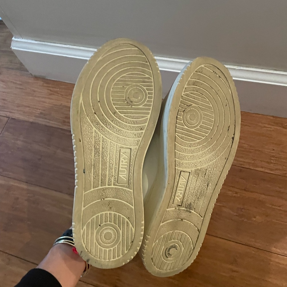 Autry Women's White & Beige Low-Top Sneakers - Picture 5 of 5